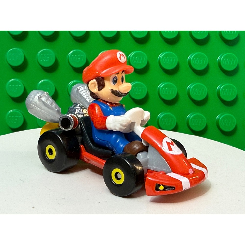 Hot Wheels Mario Kart Mario Standard Kart Die-Cast Toy Car HKD42 Nintendo Mattel